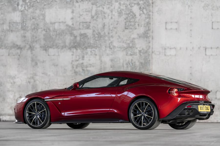  Aston Martin Vanquish Zagato 2017 года  (UK) (фото 33 из 43)